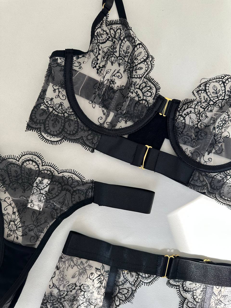 Victoria Lingerie Set